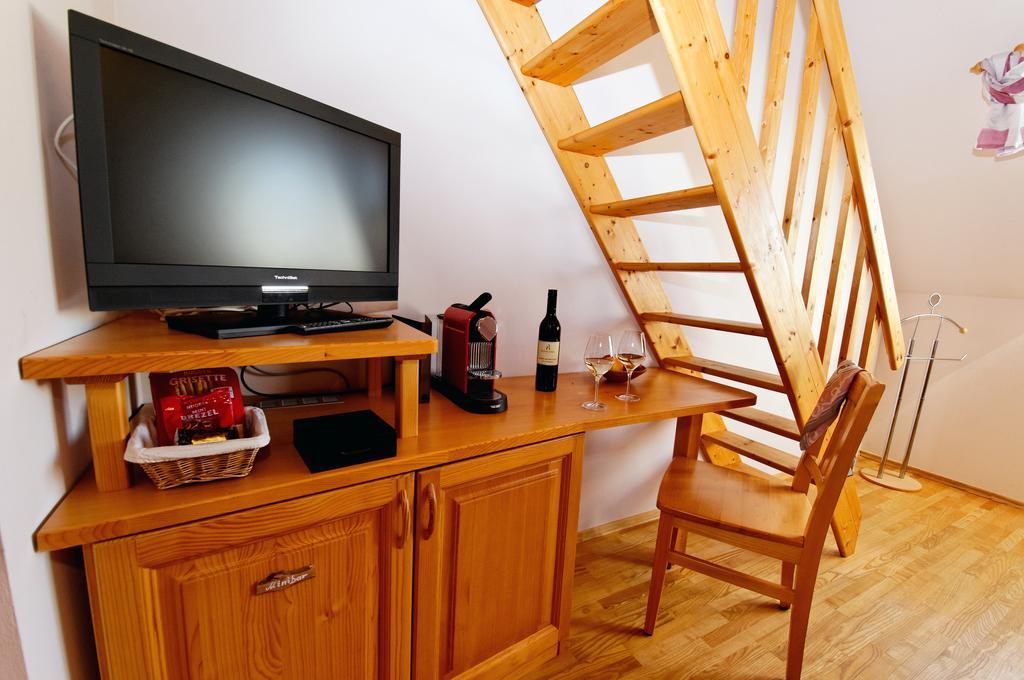 Weingut Winzerzimmer Rothschaedl ロイトシャッハ 部屋 写真