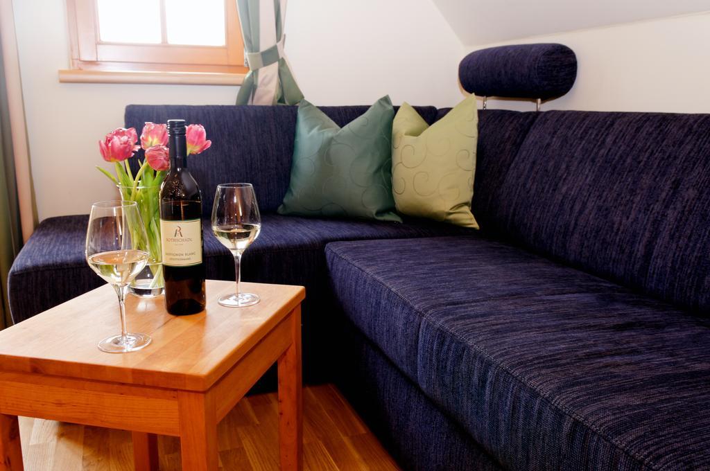 Weingut Winzerzimmer Rothschaedl ロイトシャッハ 部屋 写真